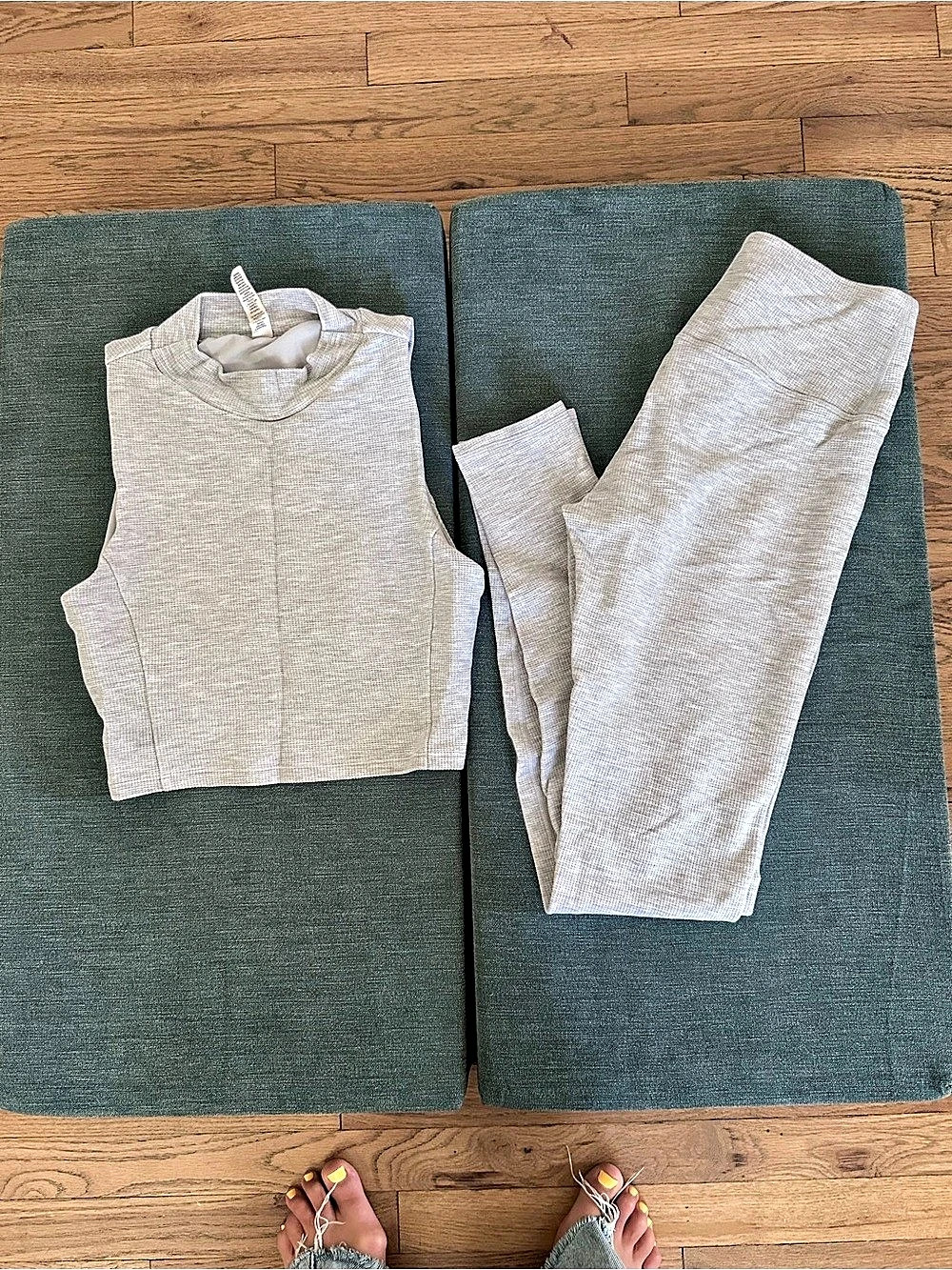 Alo Yoga Micro Waffle Set Gray Matching Set
Leggings: Small / Top: XS
